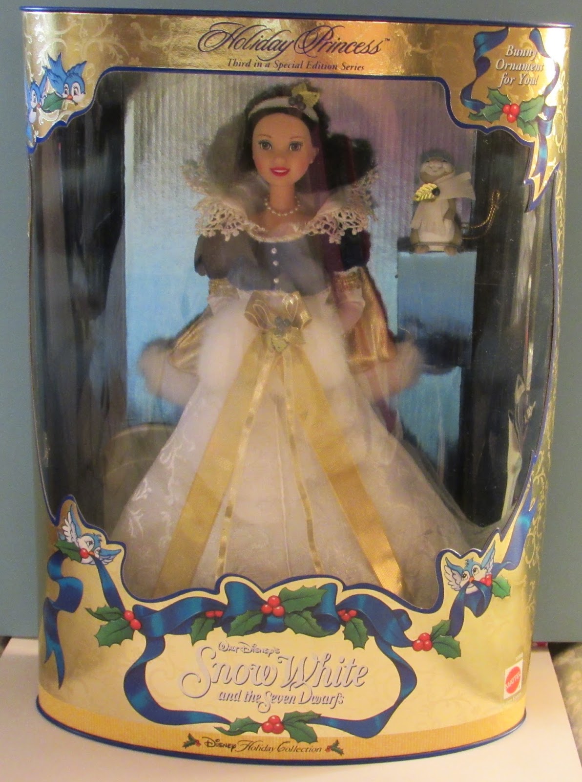 A Focus on the Cute: Disney's Holiday Princess Snow White 1998 